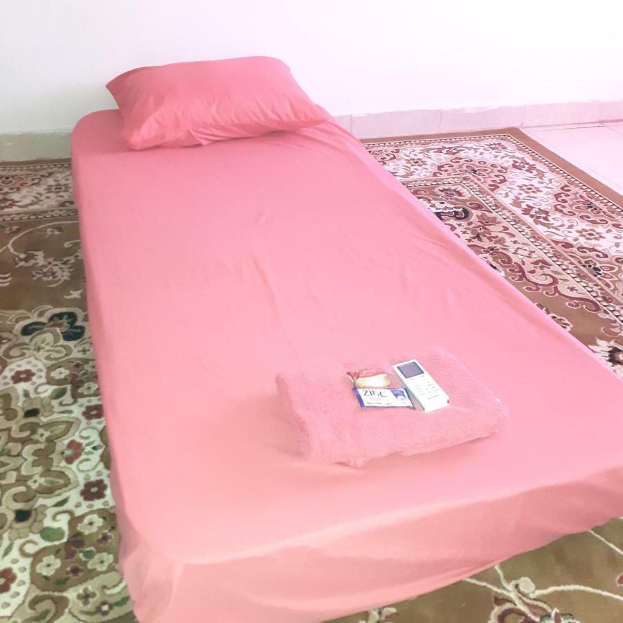 Almira Homestay Near Airport Jambi Buitenkant foto