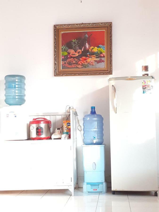 Almira Homestay Near Airport Jambi Buitenkant foto